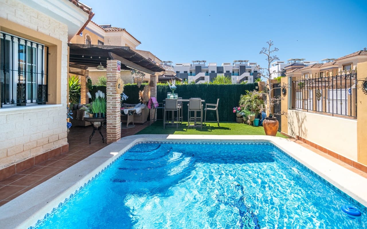 3 soveværelse Villa til salg i El Raso med swimmingpool - € 299.500 (Ref: 9956209)