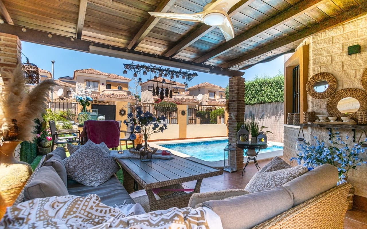 3 soveværelse Villa til salg i El Raso med swimmingpool - € 299.500 (Ref: 9956209)