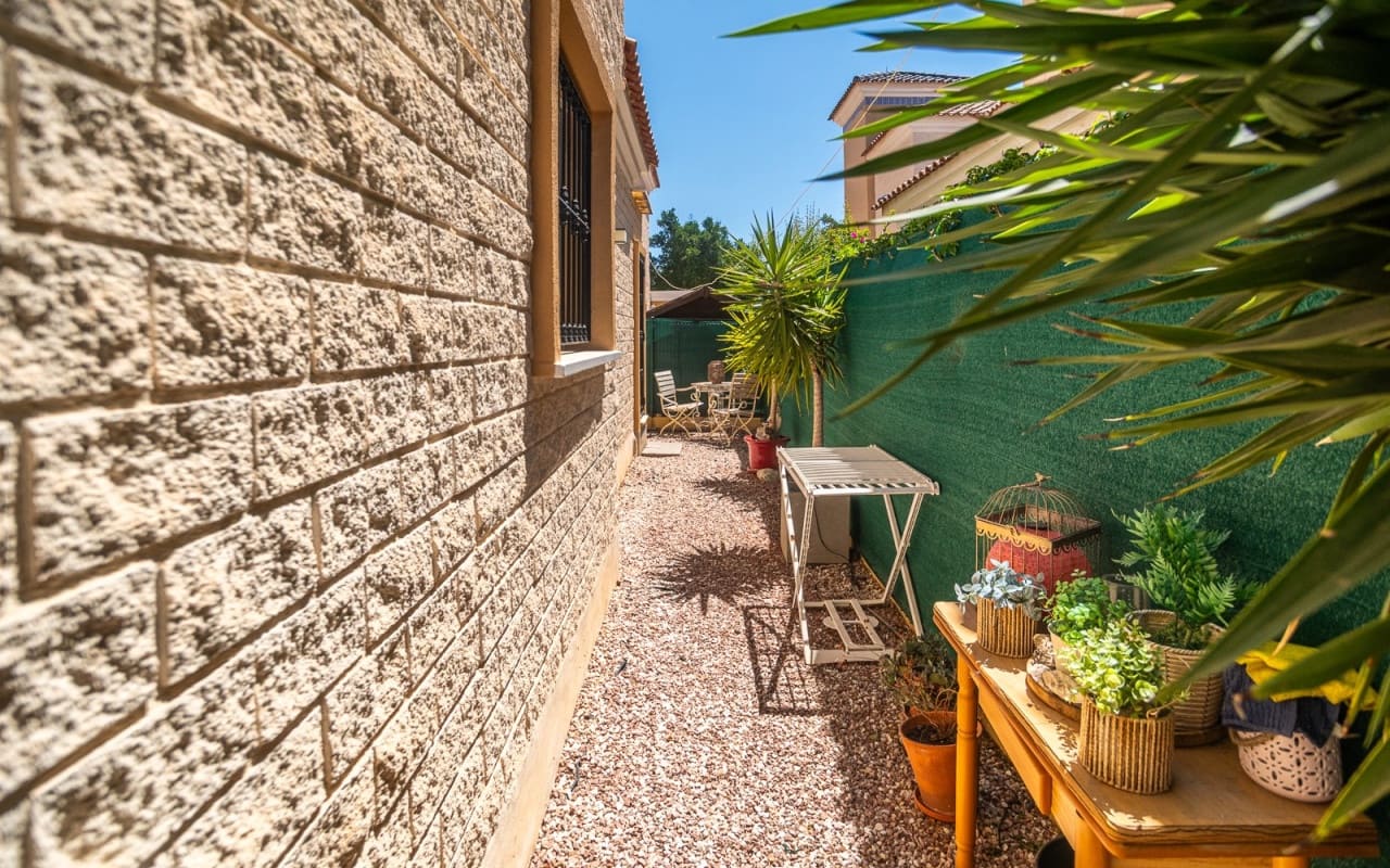 3 soveværelse Villa til salg i El Raso med swimmingpool - € 299.500 (Ref: 9956209)