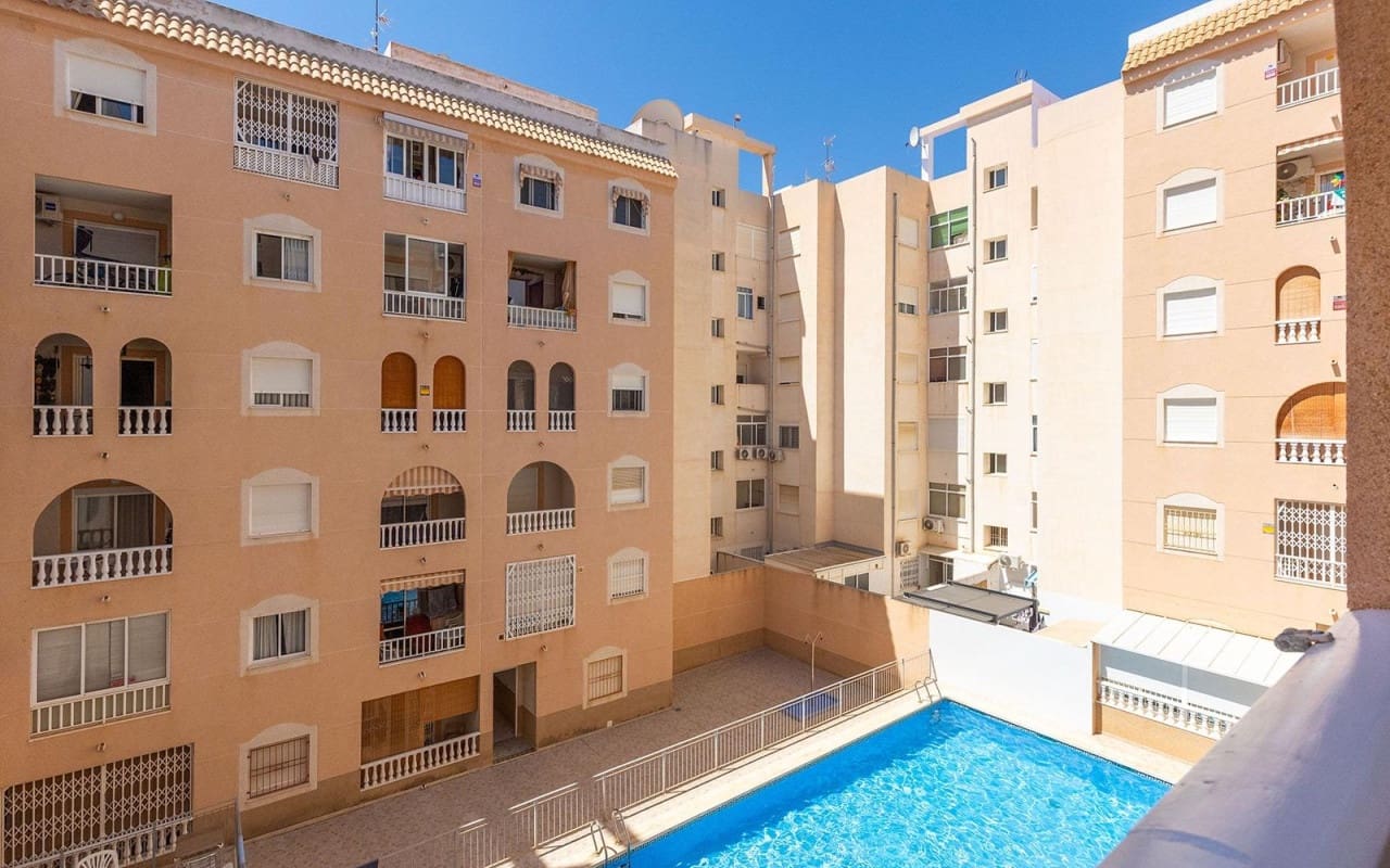 2 quarto Apartamento para venda em Torrevieja com piscina - 143 000 € (Ref: 9956211)
