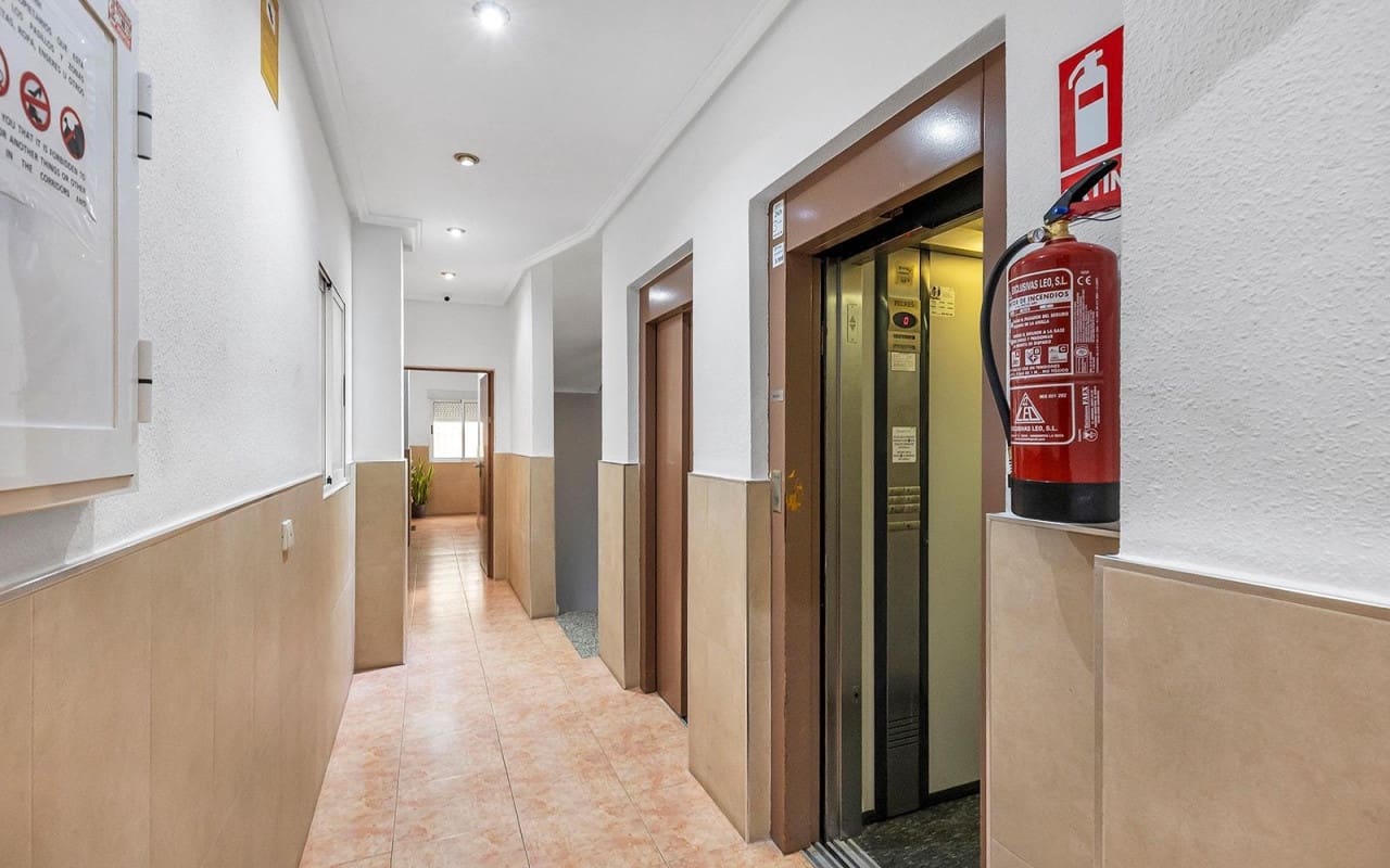 2 quarto Apartamento para venda em Torrevieja com piscina - 143 000 € (Ref: 9956211)