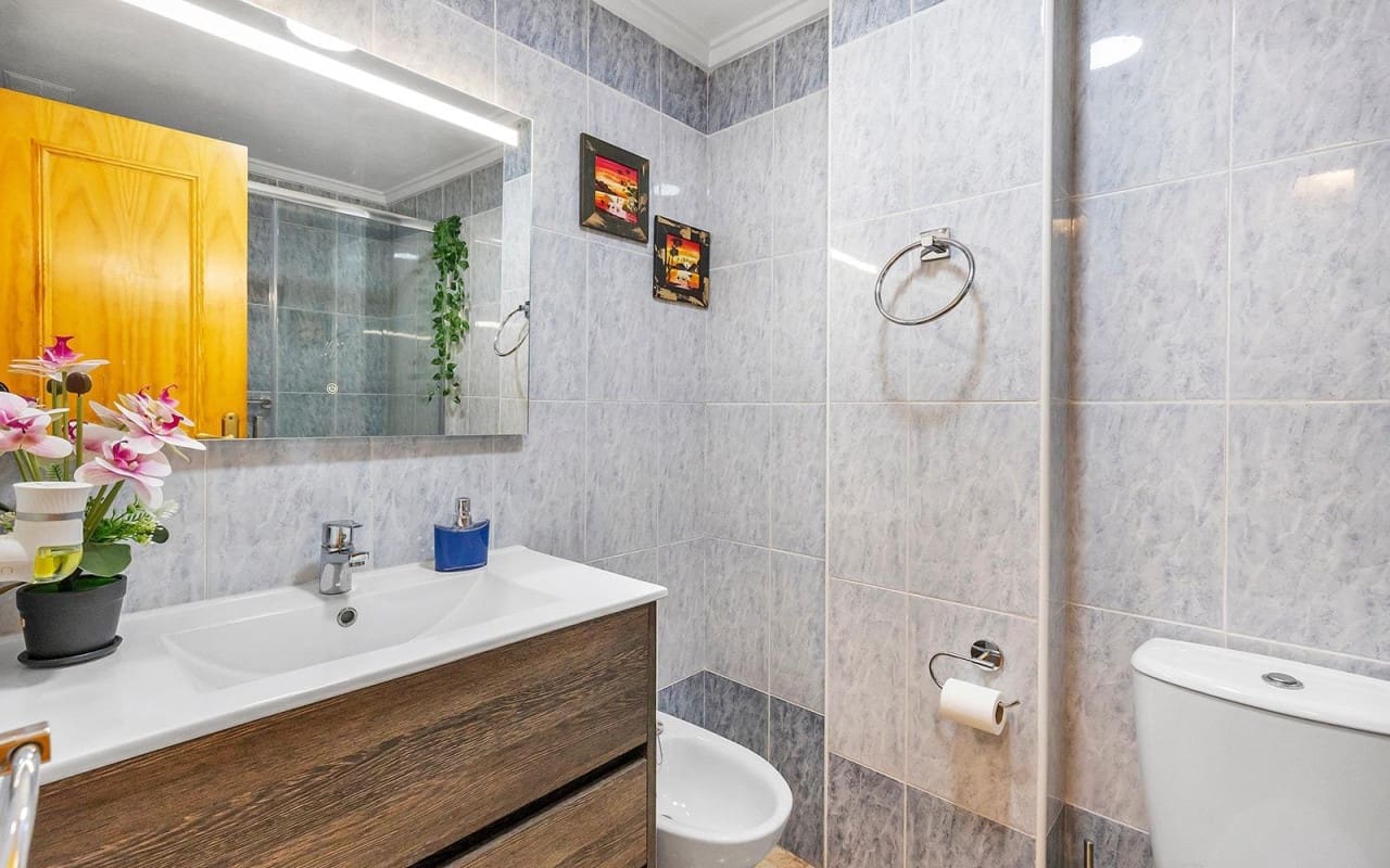 2 quarto Apartamento para venda em Torrevieja com piscina - 143 000 € (Ref: 9956211)