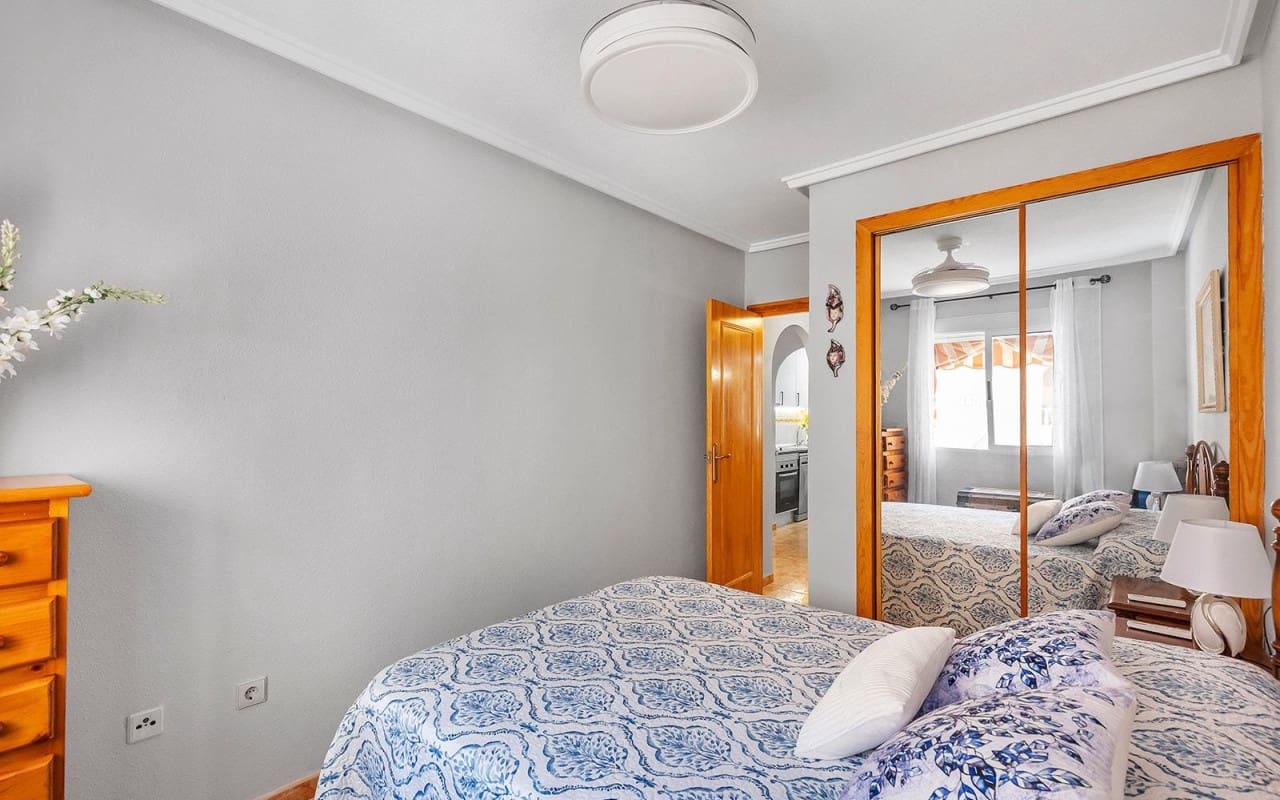 2 quarto Apartamento para venda em Torrevieja com piscina - 143 000 € (Ref: 9956211)