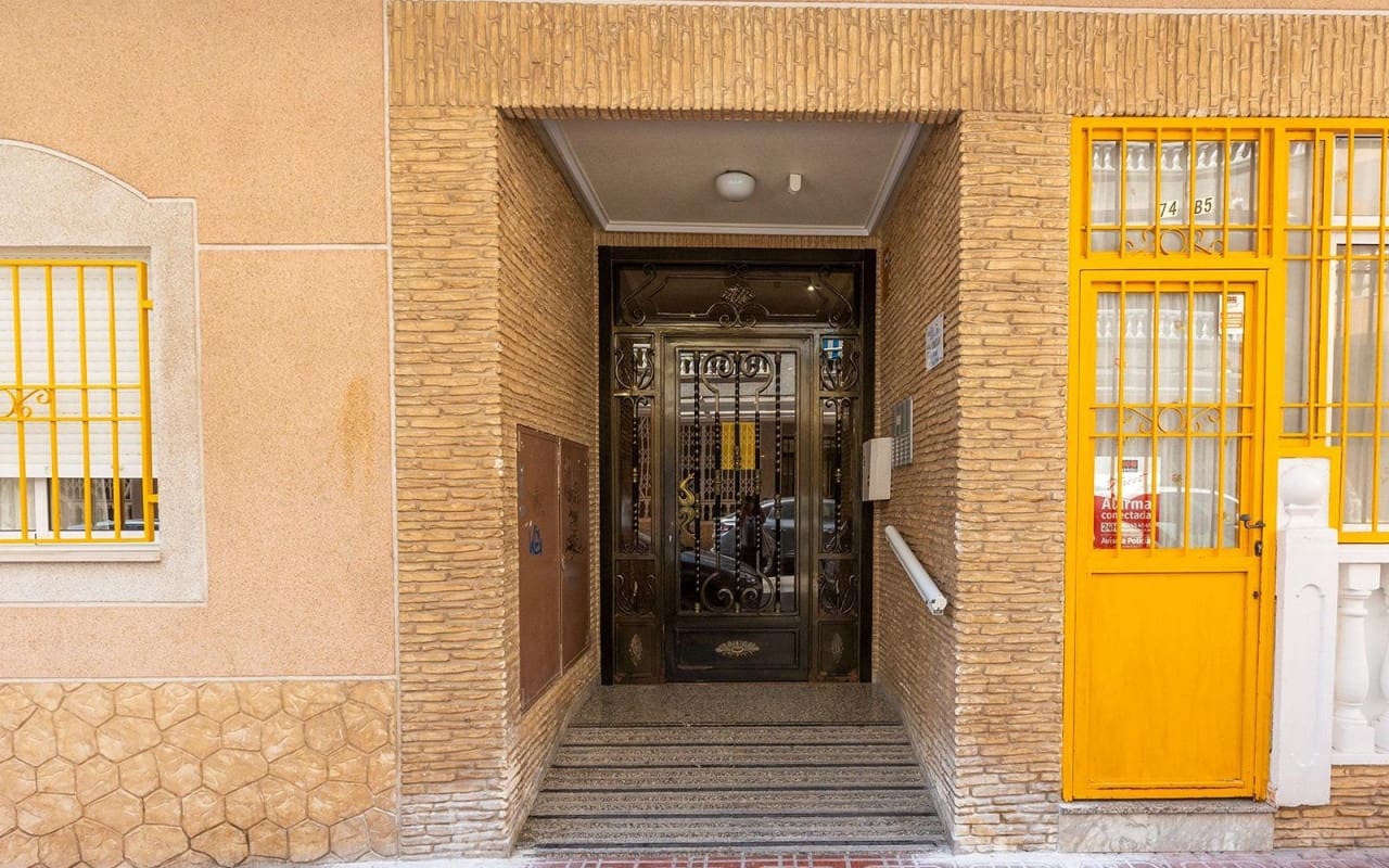 2 quarto Apartamento para venda em Torrevieja com piscina - 143 000 € (Ref: 9956211)