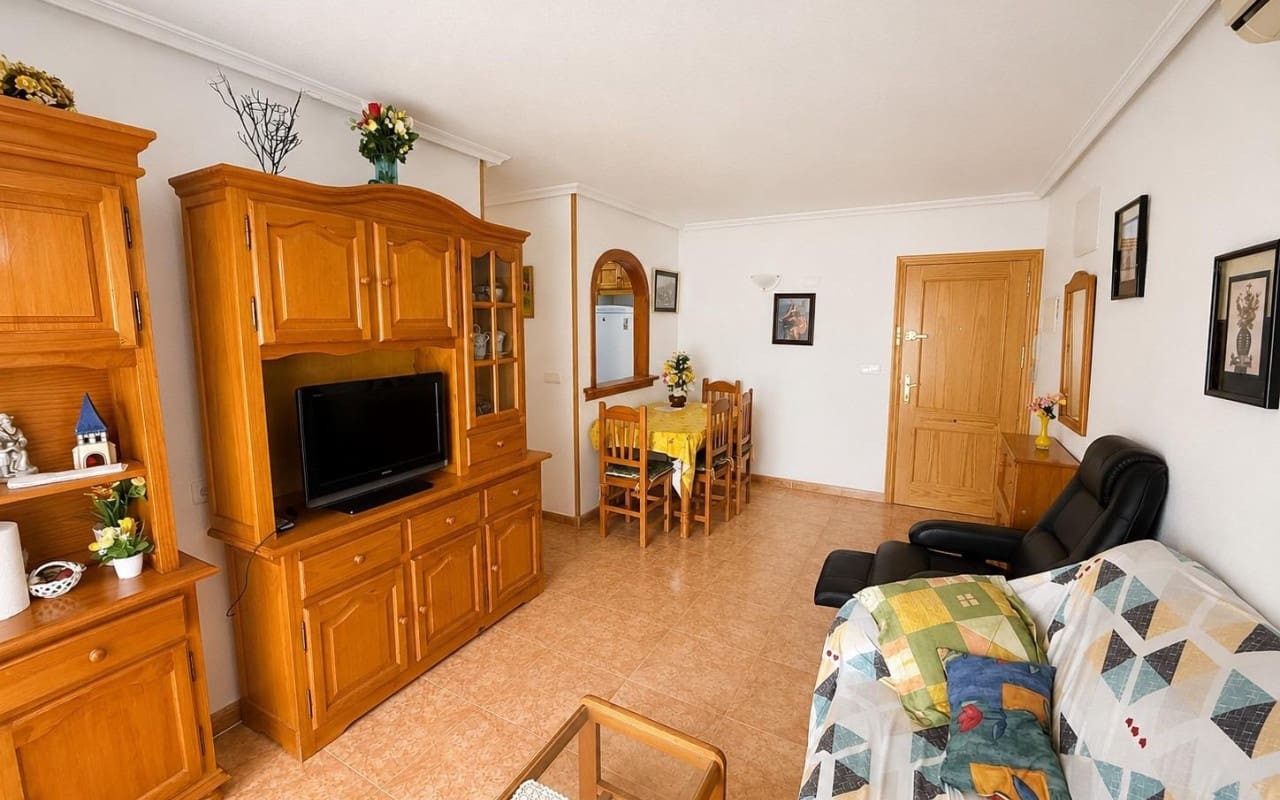 Apartamento de 2 habitaciones en Torrevieja en venta con piscina - 127.000 € (Ref: 9956212)