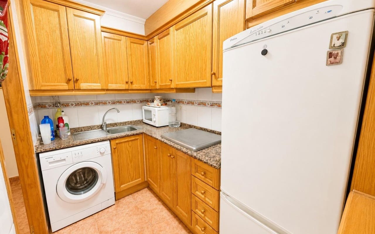 Apartamento de 2 habitaciones en Torrevieja en venta con piscina - 127.000 € (Ref: 9956212)