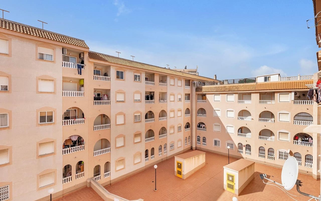 2 soverom Leilighet til salgs i Torrevieja med svømmebasseng - € 138 900 (Ref: 9956213)