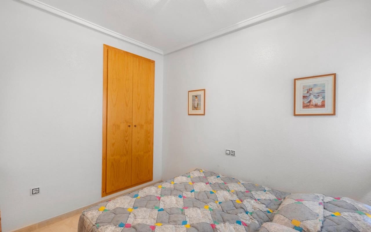 2 soverom Leilighet til salgs i Torrevieja med svømmebasseng - € 138 900 (Ref: 9956213)