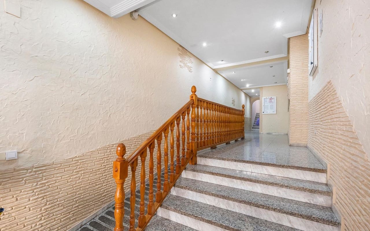 2 soverom Leilighet til salgs i Torrevieja med svømmebasseng - € 138 900 (Ref: 9956213)