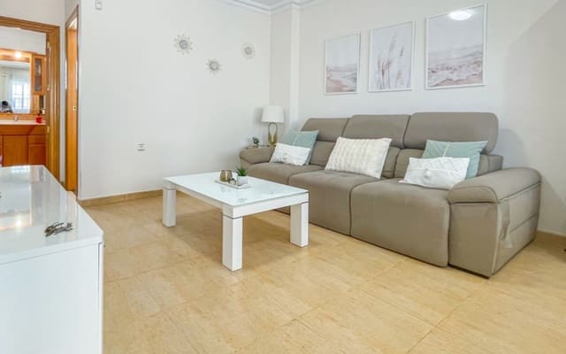 4 slaapkamer Huis te koop in Punta Prima, Orihuela met zwembad - € 339.000 (Ref: 9963992)