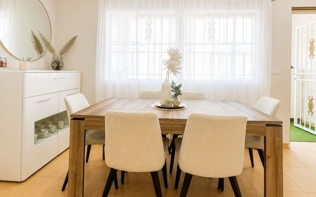 4 slaapkamer Huis te koop in Punta Prima, Orihuela met zwembad - € 339.000 (Ref: 9963992)