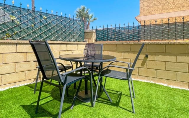 4 slaapkamer Huis te koop in Punta Prima, Orihuela met zwembad - € 339.000 (Ref: 9963992)