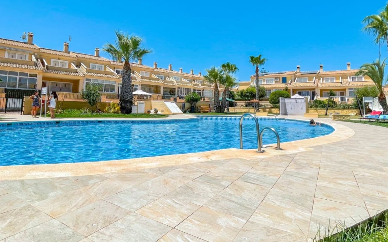 4 sovrum Hus till salu i Orihuela Costa med pool - 339 000 € (Ref: 9963992)