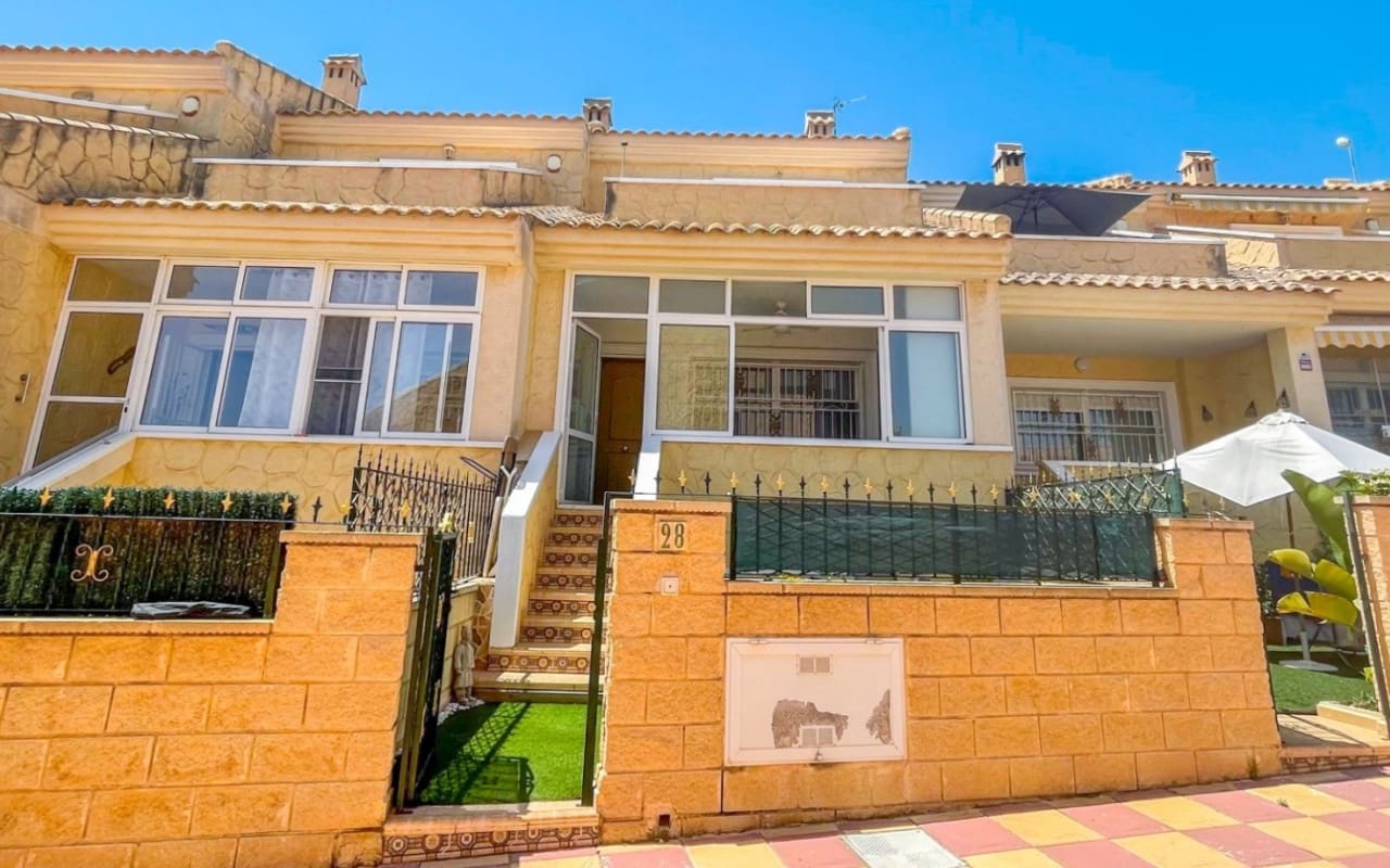 4 sovrum Hus till salu i Orihuela Costa med pool - 339 000 € (Ref: 9963992)