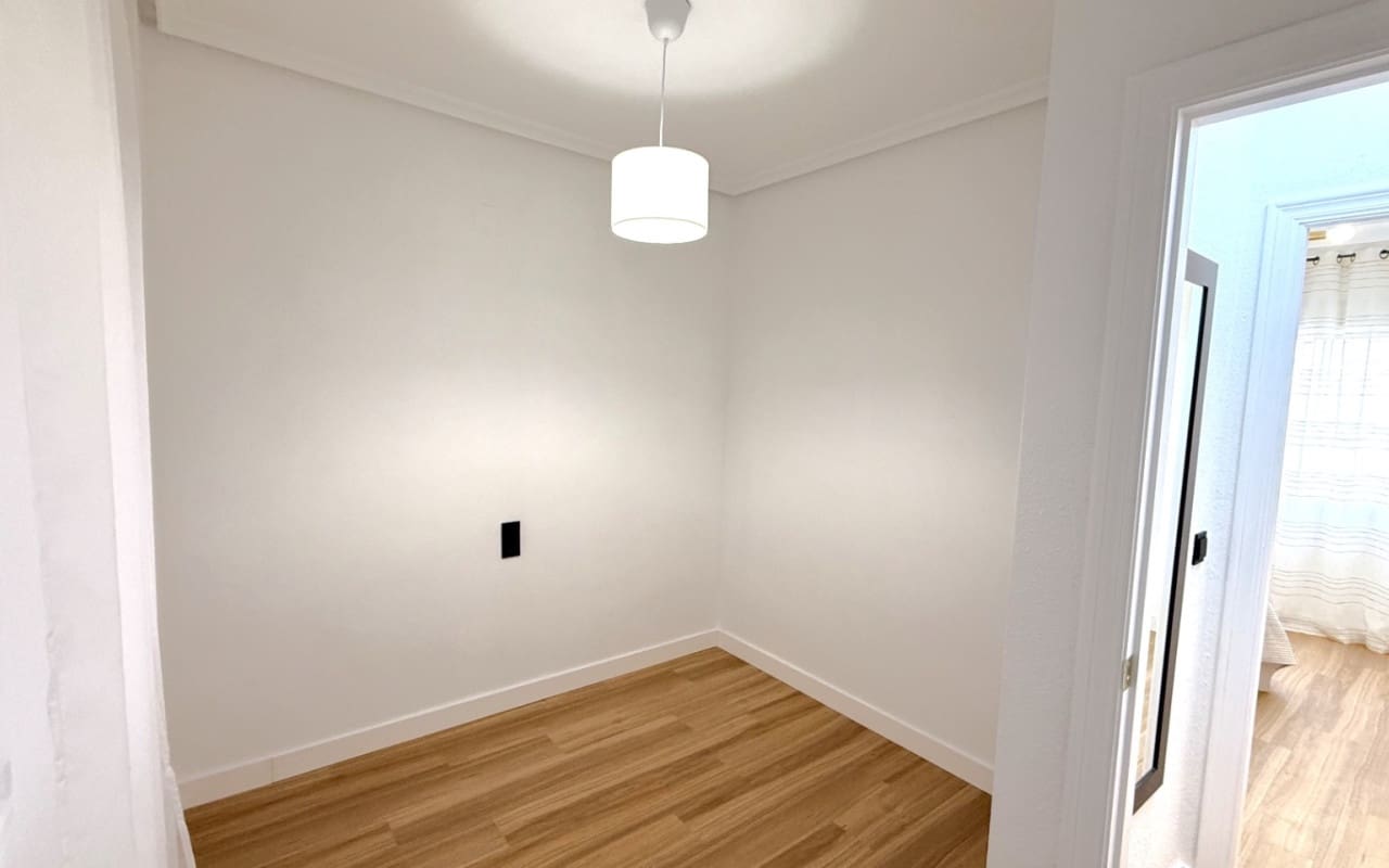 2 soveværelse Lejlighed til salg i Torrevieja - € 164.900 (Ref: 9963996)