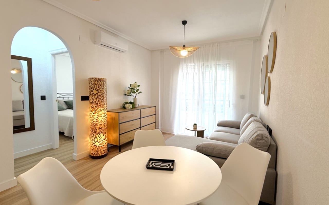 2 soveværelse Lejlighed til salg i Torrevieja - € 164.900 (Ref: 9963996)