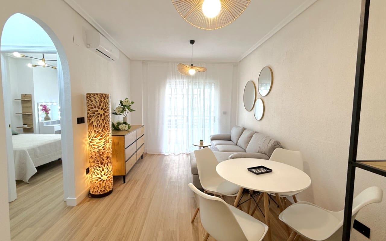 2 soveværelse Lejlighed til salg i Torrevieja - € 164.900 (Ref: 9963996)