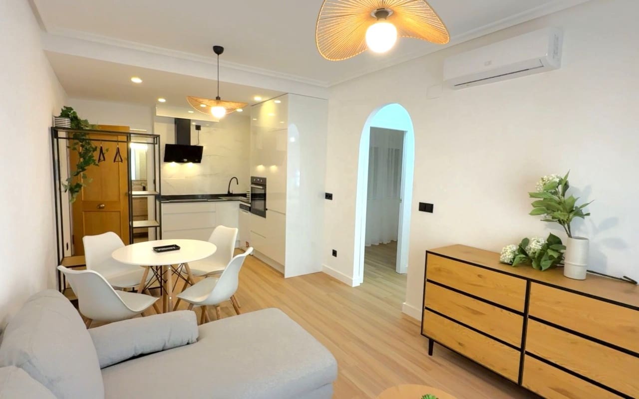 2 soveværelse Lejlighed til salg i Torrevieja - € 164.900 (Ref: 9963996)