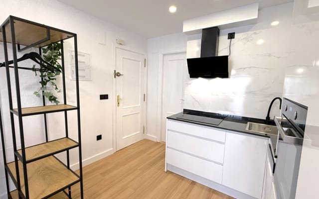 Apartamento de 2 habitaciones en Puerto Deportivo, Torrevieja en venta - 164.900 € (Ref: 9971474)
