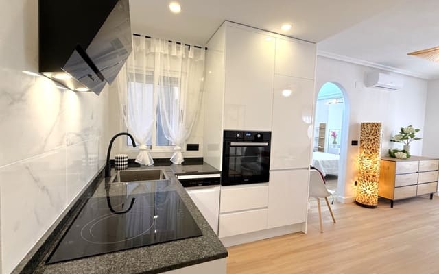 Apartamento de 2 habitaciones en Puerto Deportivo, Torrevieja en venta - 164.900 € (Ref: 9971474)