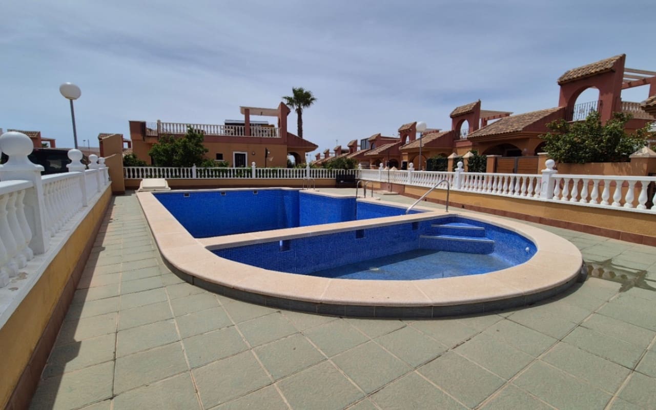 2 Zimmer Villa zu verkaufen in Torrevieja mit Pool - 322.400 € (Ref: 9973600)