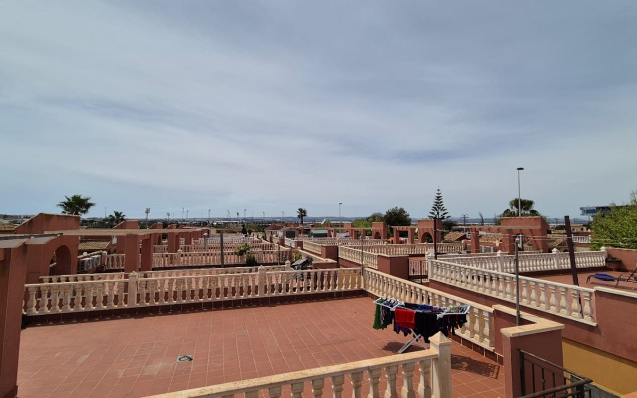 2 Zimmer Villa zu verkaufen in Torrevieja mit Pool - 322.400 € (Ref: 9973600)