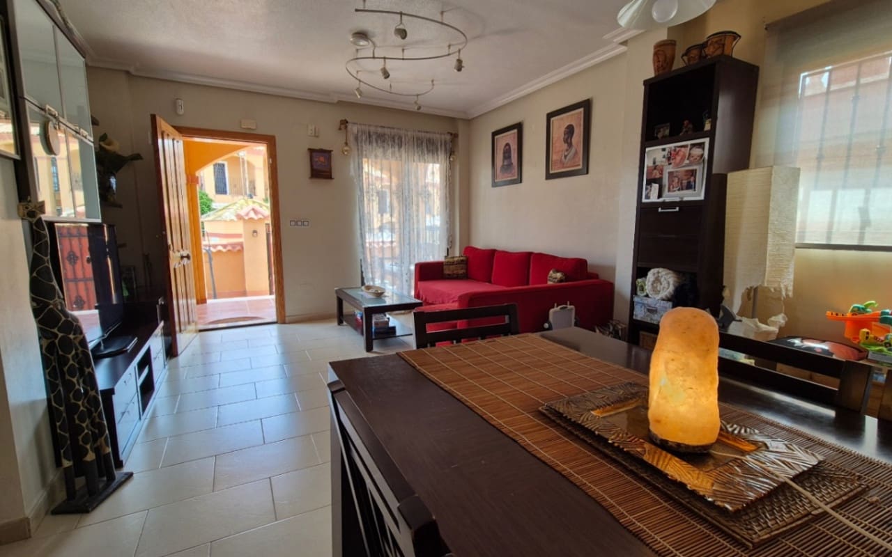 2 Zimmer Villa zu verkaufen in Torrevieja mit Pool - 322.400 € (Ref: 9973600)