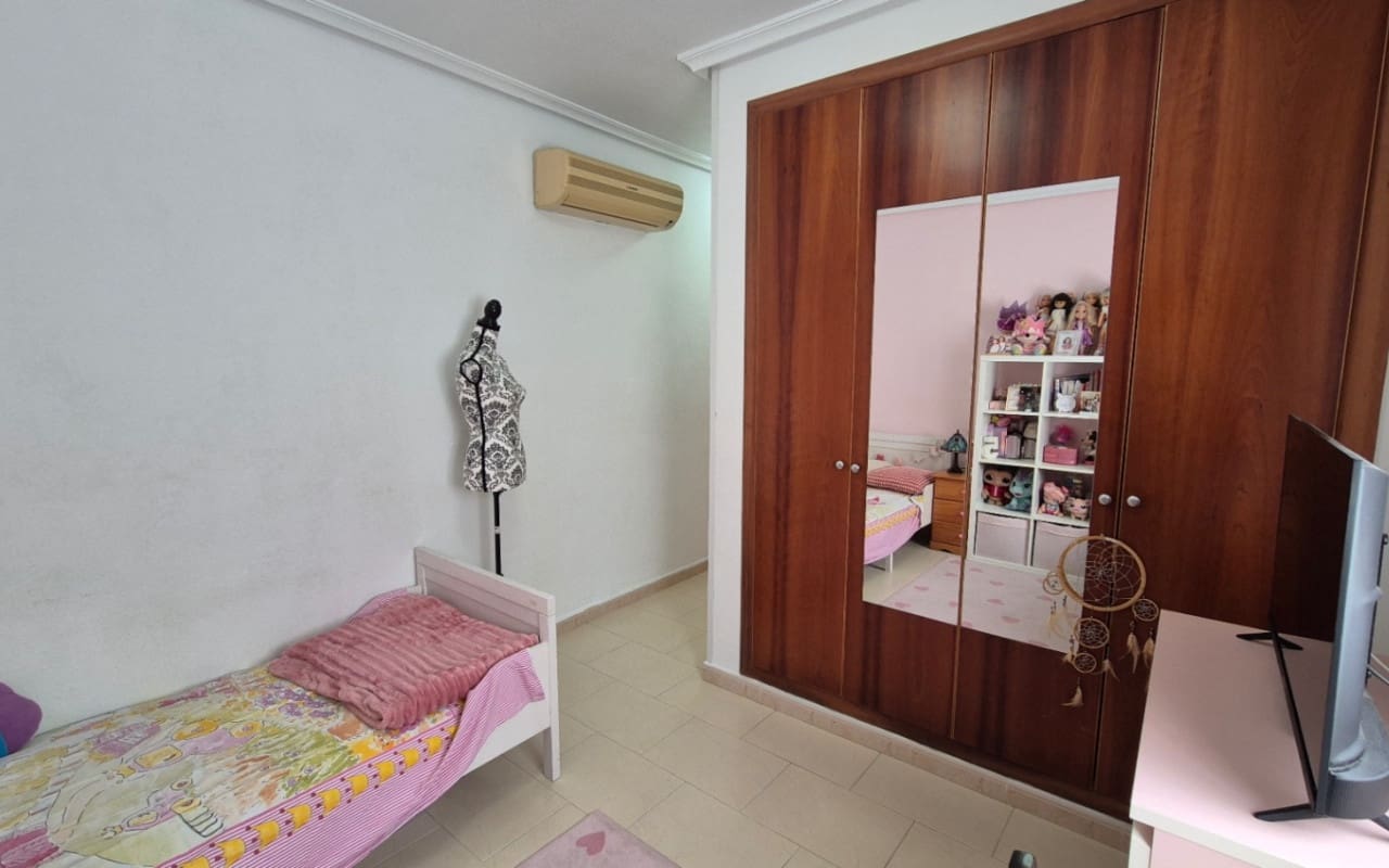 2 Zimmer Villa zu verkaufen in Torrevieja mit Pool - 322.400 € (Ref: 9973600)