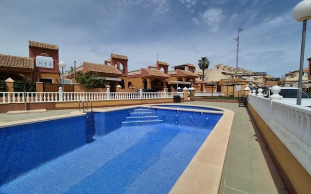 2 soveværelse Villa til salg i Aguas Nuevas, Torrevieja med swimmingpool - € 322.400 (Ref: 9973600)