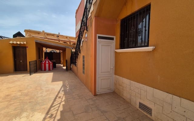 2 soveværelse Villa til salg i Aguas Nuevas, Torrevieja med swimmingpool - € 322.400 (Ref: 9973600)