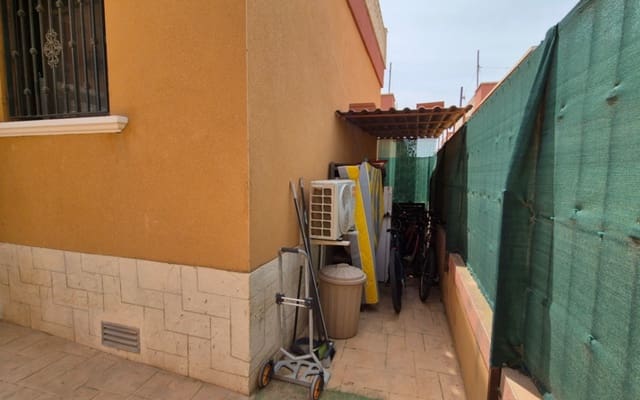 2 soveværelse Villa til salg i Aguas Nuevas, Torrevieja med swimmingpool - € 322.400 (Ref: 9973600)