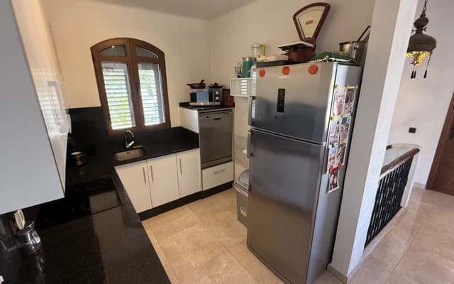 4 soveværelse Villa til salg i Villamartin, Orihuela med swimmingpool - € 750.000 (Ref: 9973602)