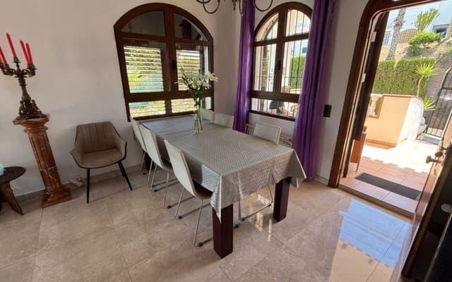 4 soveværelse Villa til salg i Villamartin, Orihuela med swimmingpool - € 750.000 (Ref: 9973602)