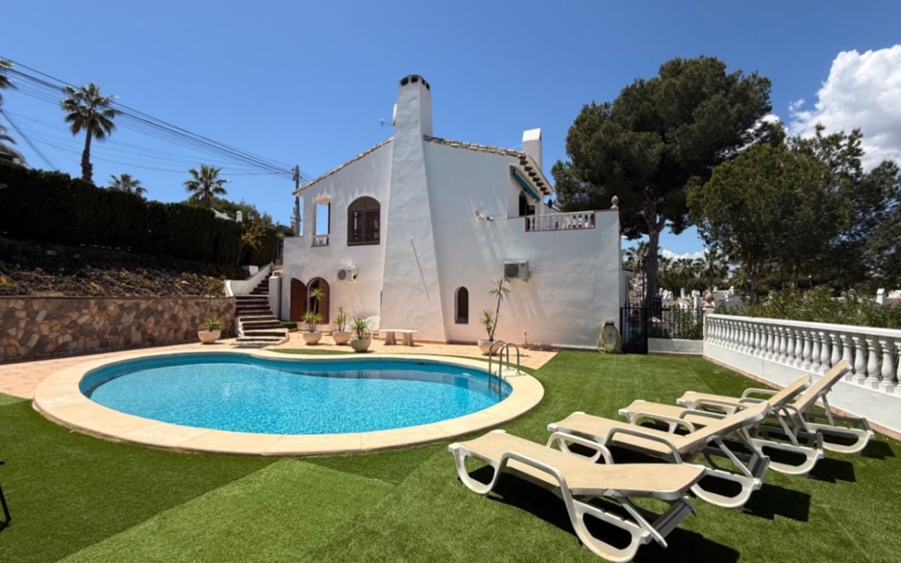 4 soveværelse Villa til salg i Orihuela med swimmingpool - € 750.000 (Ref: 9973602)