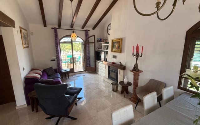 4 soveværelse Villa til salg i Villamartin, Orihuela med swimmingpool - € 750.000 (Ref: 9973602)