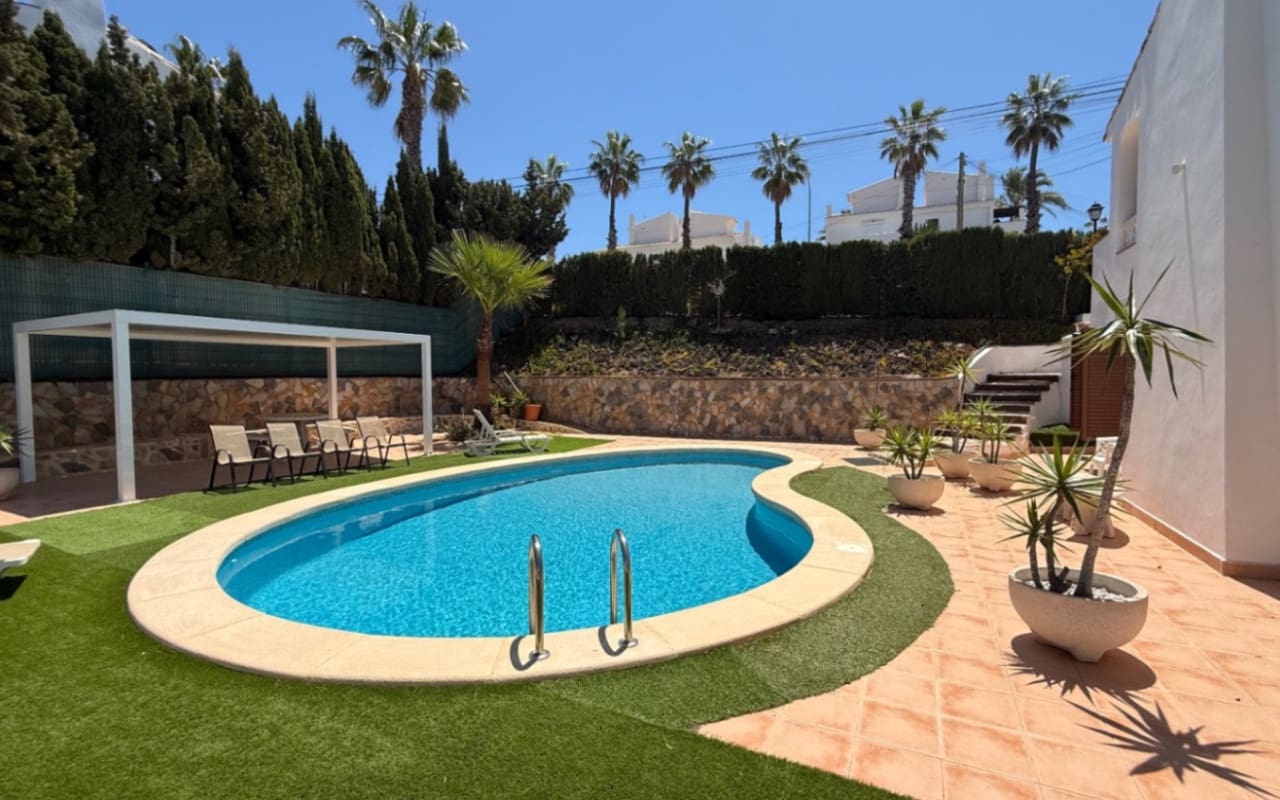 4 soveværelse Villa til salg i Orihuela med swimmingpool - € 750.000 (Ref: 9973602)