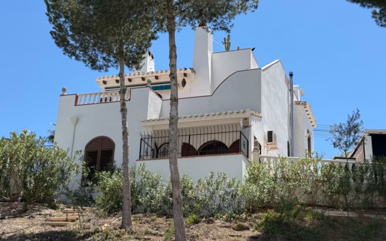 4 soveværelse Villa til salg i Orihuela med swimmingpool - € 750.000 (Ref: 9973602)