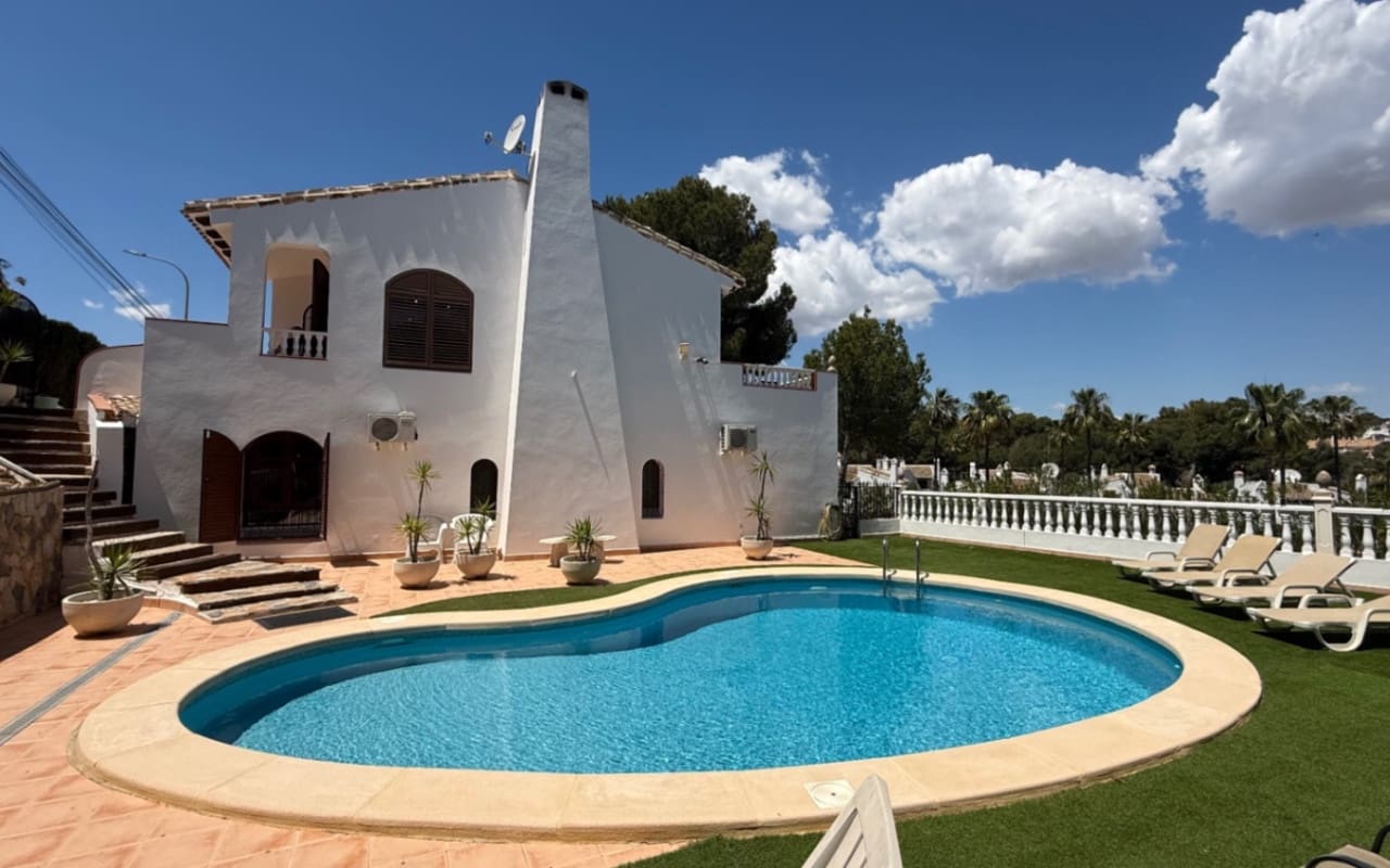 4 soveværelse Villa til salg i Orihuela med swimmingpool - € 750.000 (Ref: 9973602)