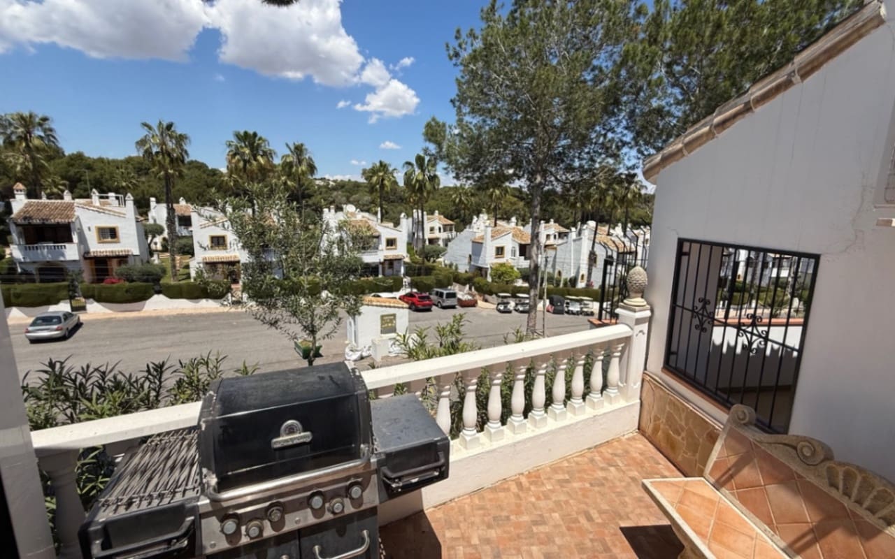 4 soveværelse Villa til salg i Orihuela med swimmingpool - € 750.000 (Ref: 9973602)