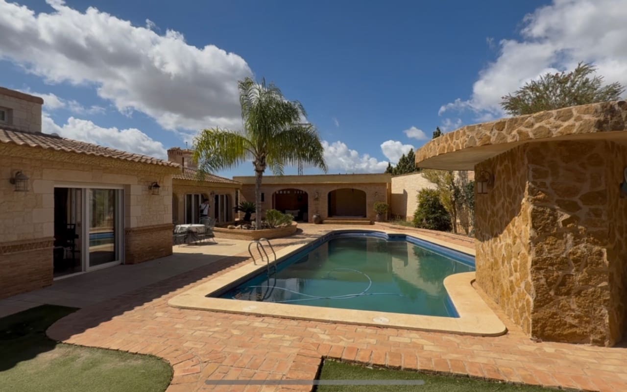 6 bedroom Villa for sale in Cartagena with pool - € 1,080,000 (Ref: 9973603)