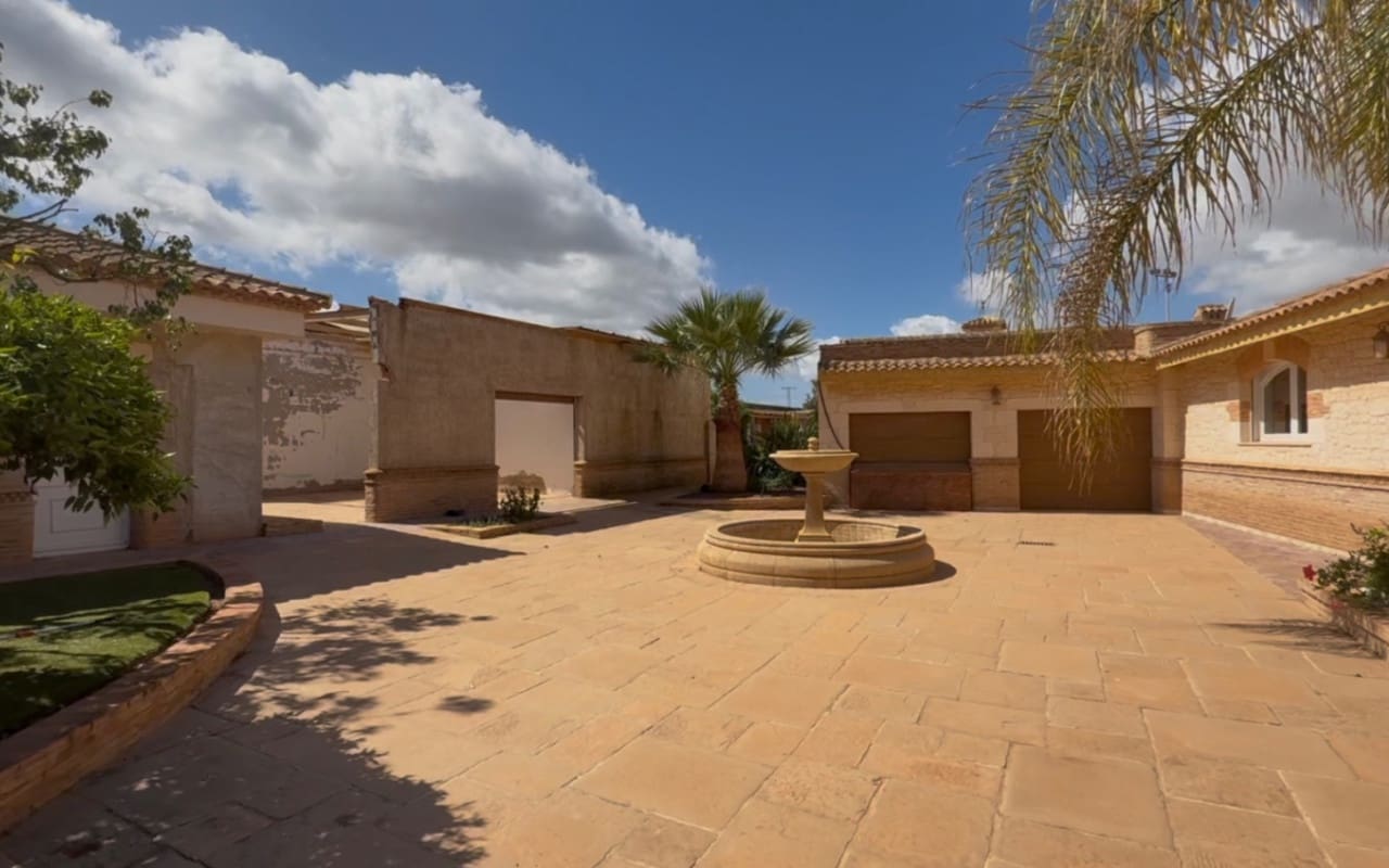6 bedroom Villa for sale in Cartagena with pool - € 1,080,000 (Ref: 9973603)