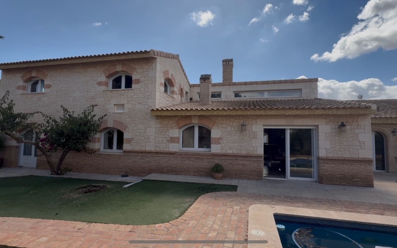 6 bedroom Villa for sale in Cartagena with pool - € 1,080,000 (Ref: 9973603)