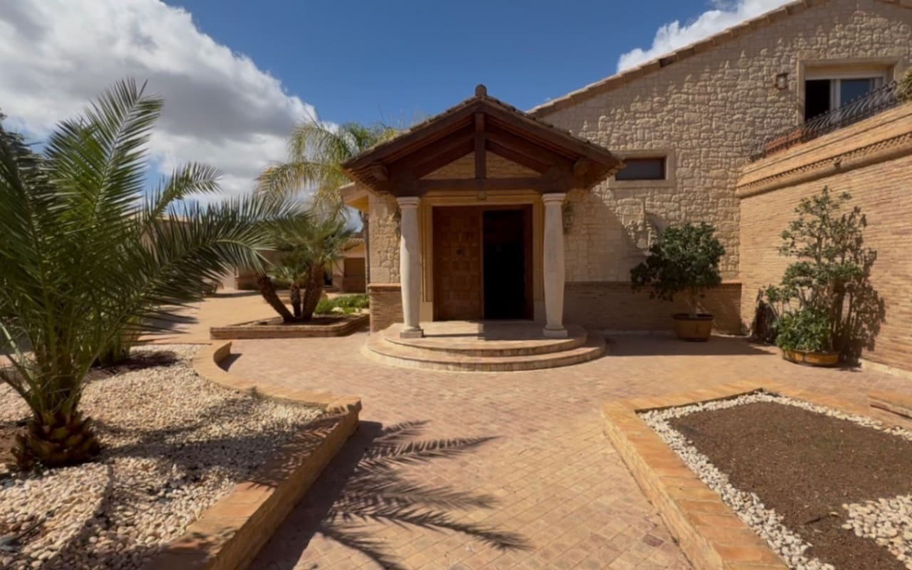 6 bedroom Villa for sale in Cartagena with pool - € 1,080,000 (Ref: 9973603)