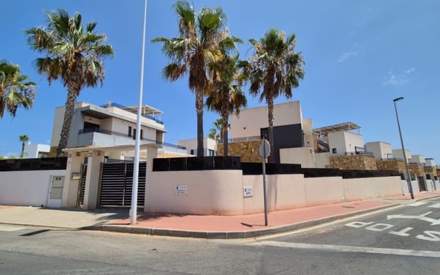 4 soverom Villa til salgs i Playa de los Locos, Torrevieja med svømmebasseng garasje - € 785 000 (Ref: 9973604)