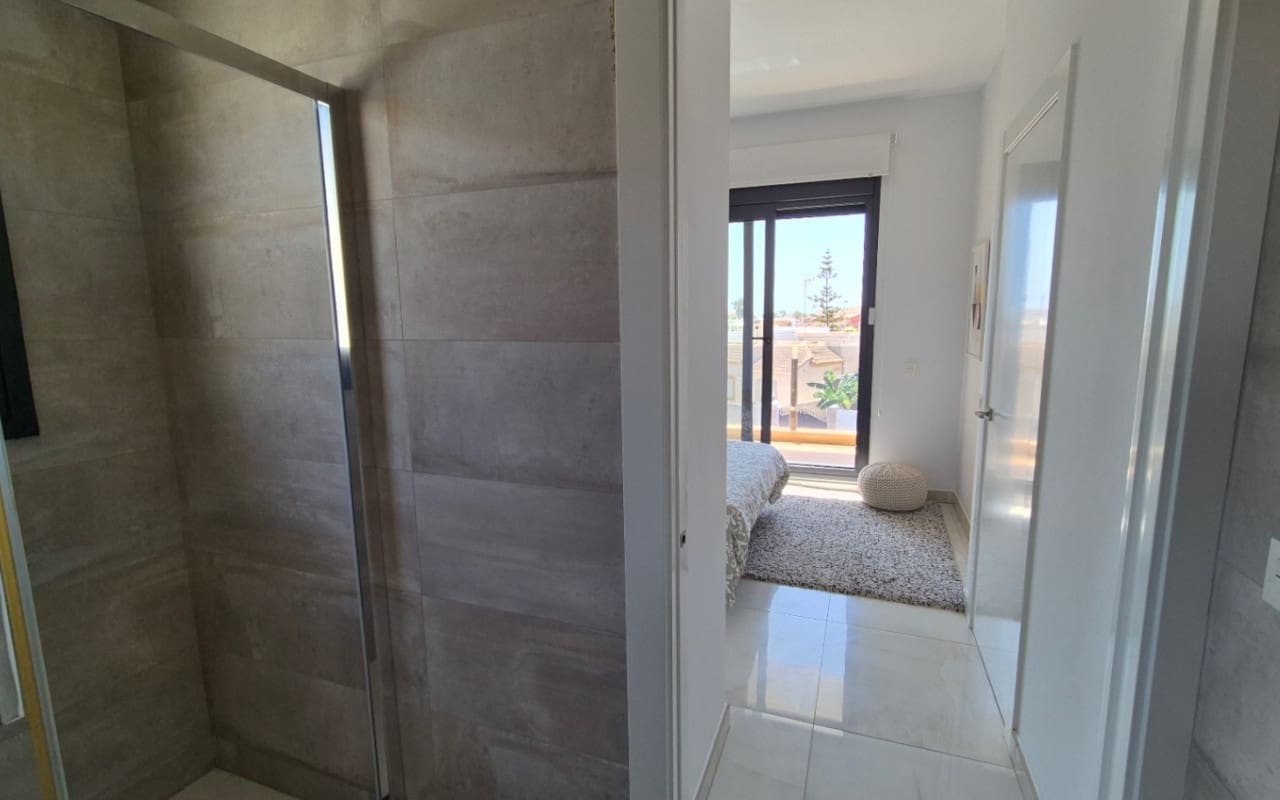 4 soverom Villa til salgs i Torrevieja med svømmebasseng - € 785 000 (Ref: 9973604)