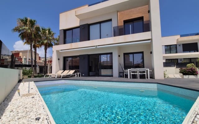 4 soverom Villa til salgs i Playa de los Locos, Torrevieja med svømmebasseng garasje - € 785 000 (Ref: 9973604)