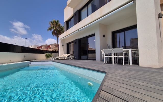4 soverom Villa til salgs i Playa de los Locos, Torrevieja med svømmebasseng garasje - € 785 000 (Ref: 9973604)