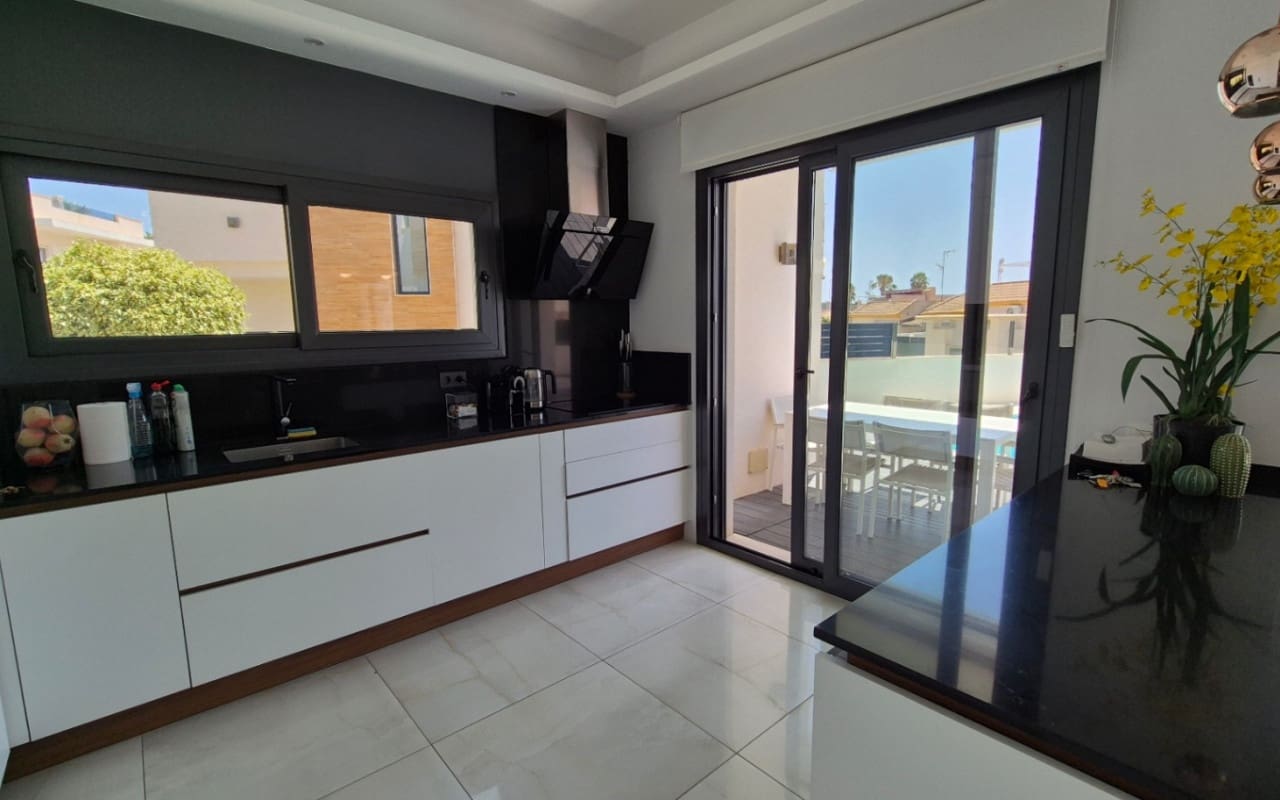 4 soverom Villa til salgs i Torrevieja med svømmebasseng - € 785 000 (Ref: 9973604)