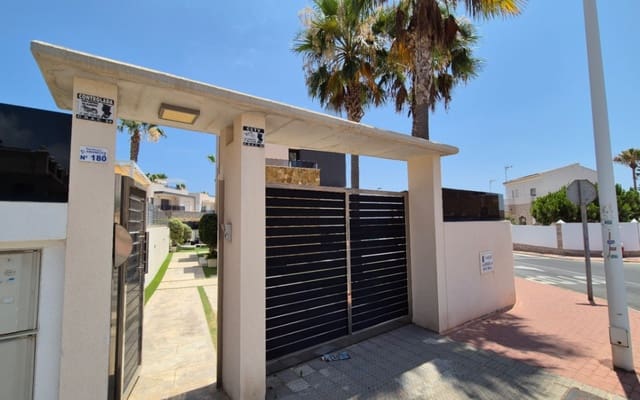 4 soverom Villa til salgs i Playa de los Locos, Torrevieja med svømmebasseng garasje - € 785 000 (Ref: 9973604)