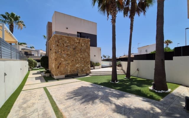 4 soverom Villa til salgs i Playa de los Locos, Torrevieja med svømmebasseng garasje - € 785 000 (Ref: 9973604)